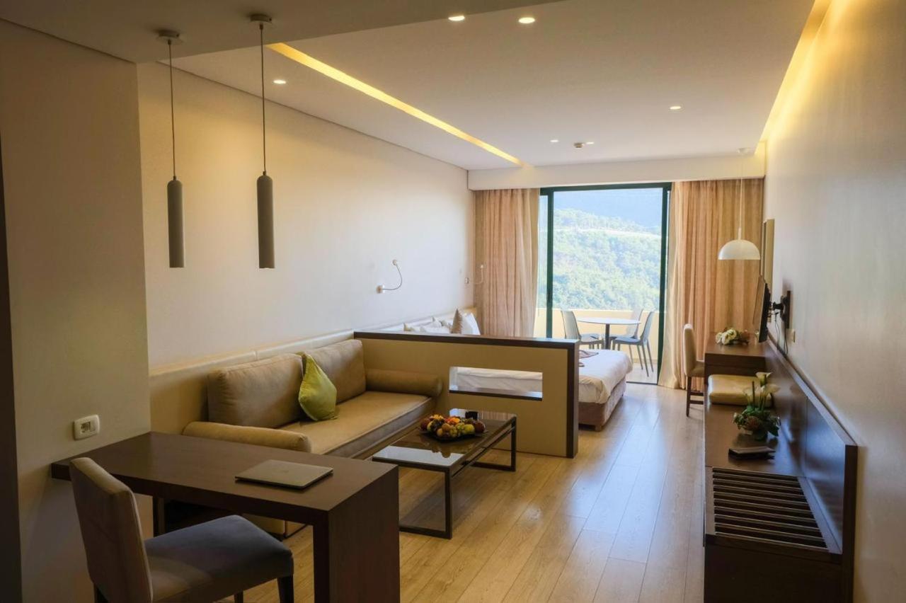 Country Lodge Hotel & Resort Beirut Beirute Exterior foto