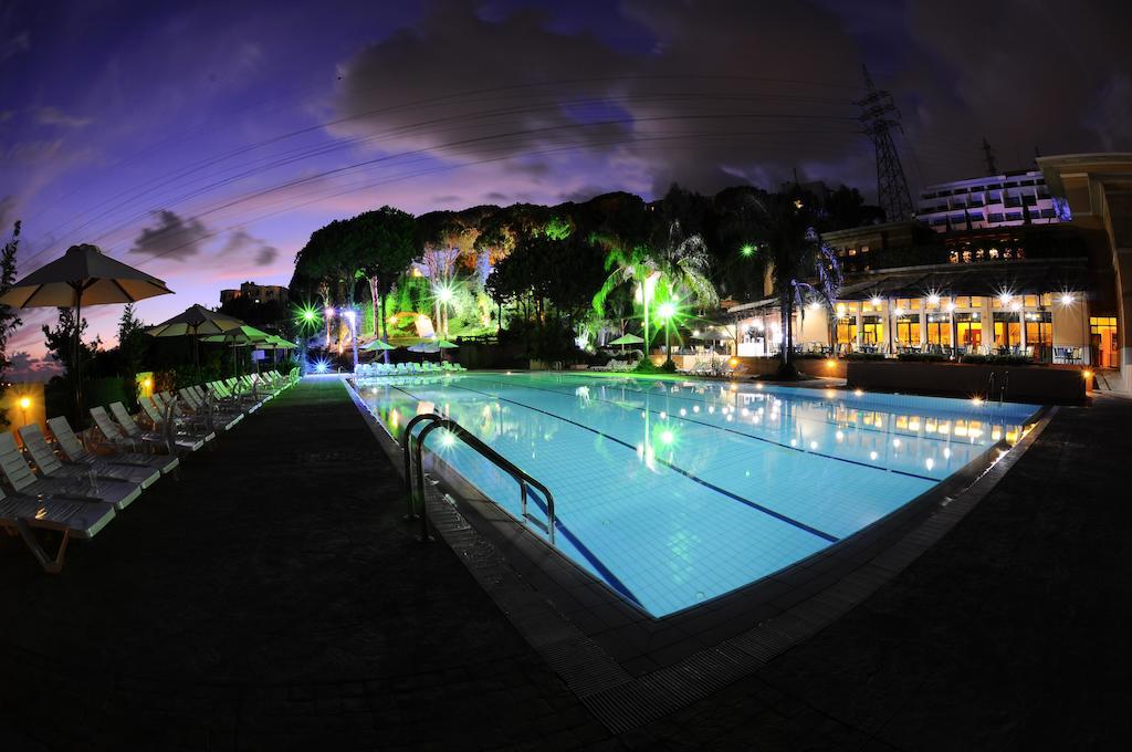 Country Lodge Hotel & Resort Beirut Beirute Exterior foto